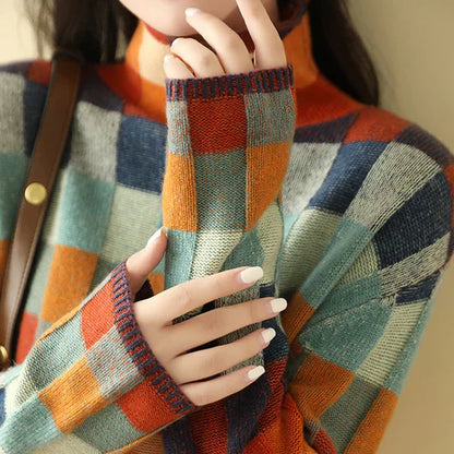 Oliwia – Damski Sweter w Kolorową Kratę z Golfem