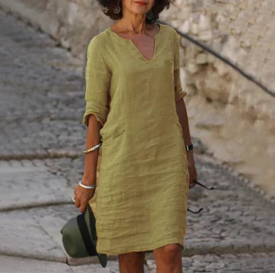 Clara – Damska sukienka o prostym kroju z dekoltem w kształcie litery V