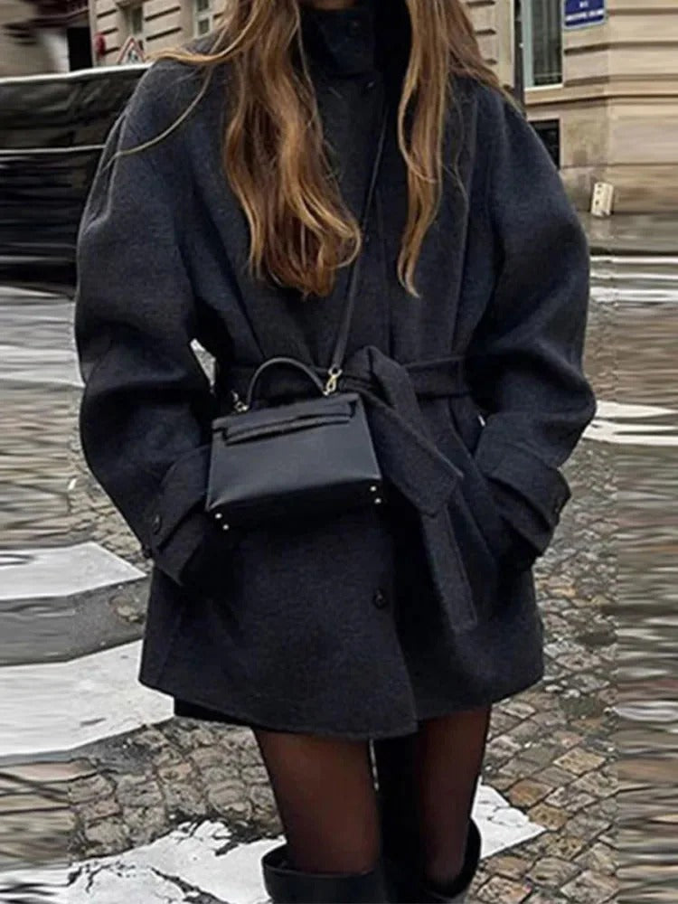 Natalia – Krótki wełniany płaszcz z paskiem w talii damski