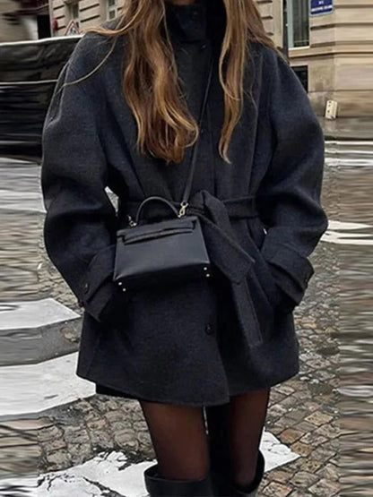 Natalia – Krótki wełniany płaszcz z paskiem w talii damski