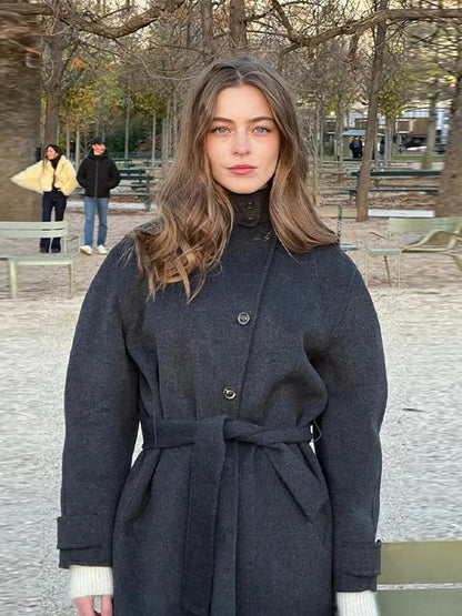 Natalia – Krótki wełniany płaszcz z paskiem w talii damski