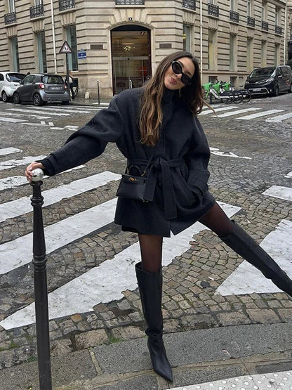 Natalia – Krótki wełniany płaszcz z paskiem w talii damski