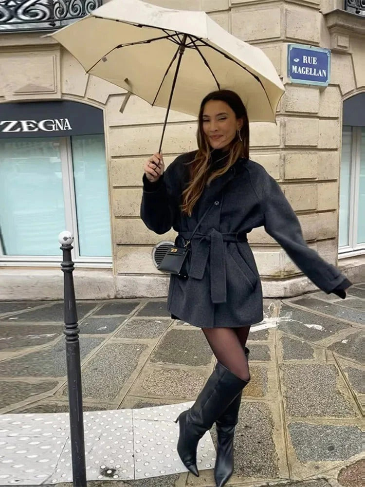 Natalia – Krótki wełniany płaszcz z paskiem w talii damski