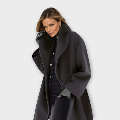Camila - Płaszcz damski biały oversize z szerokim kołnierzem