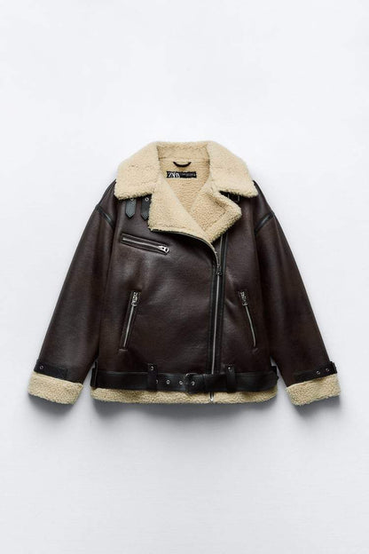 Rückansicht braune Jacke mit Kunstleder Revers
