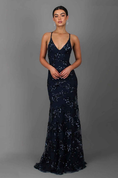 Nora – bodenlanges Abendkleid mit Paillettenstickerei, tiefem Rückenausschnitt und Spaghettiträgern