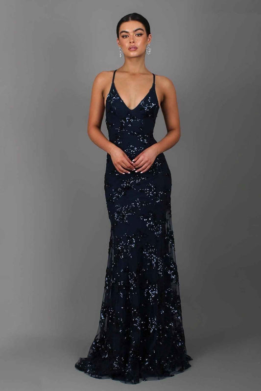 Nora – bodenlanges Abendkleid mit Paillettenstickerei, tiefem Rückenausschnitt und Spaghettiträgern