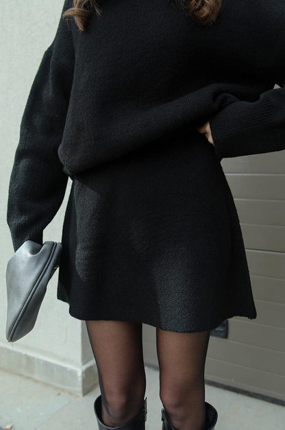 Nina – Oversize sweter damski o minimalistycznym kroju