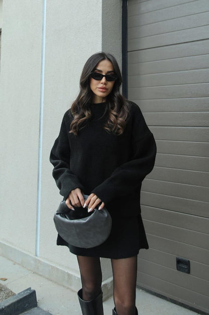 Nina – Oversize sweter damski o minimalistycznym kroju
